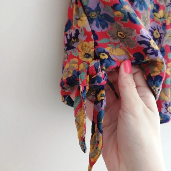 Urban Outfitters Kimchi Blue  Floral Shorts with Tie Sides Size Medium - Picture 4 of 15